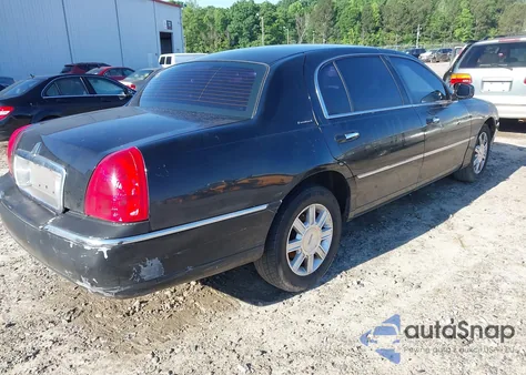 2011 Lincoln Town Car Executive L z USA, uszkodzony, nr VIN 2LNBL8EV7BX754824